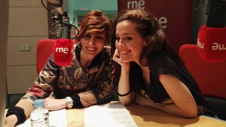 Mamen Asencio con Nuria Gago, Premio Azorín de novela.