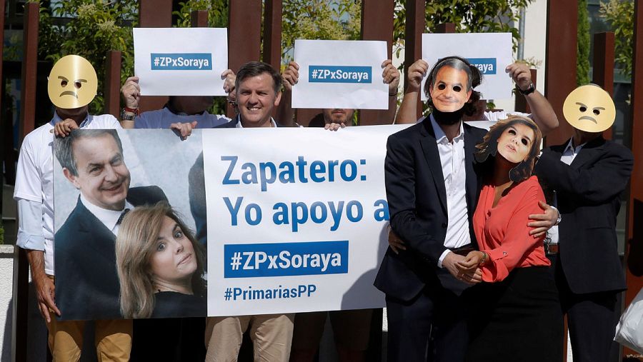 Acto de Hazteoir contra Sáenz de Santamaría en el Congreso del PP