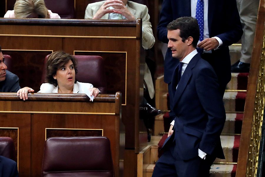 Casado se sienta en el escaño del Congreso ocupado por el líder del Partido Popular