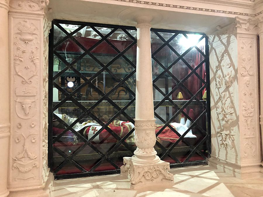 Celestino V, en Santa María de Collemaggio (s.XIII)