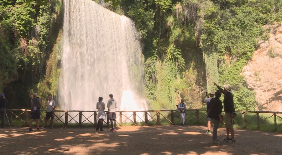 Comando al sol - Cascada en el Monasterio de Piedra