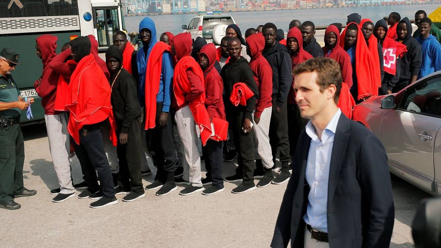 Casado vuelve a cargar contra la política migratoria de Pedro Sánchez (EFE)