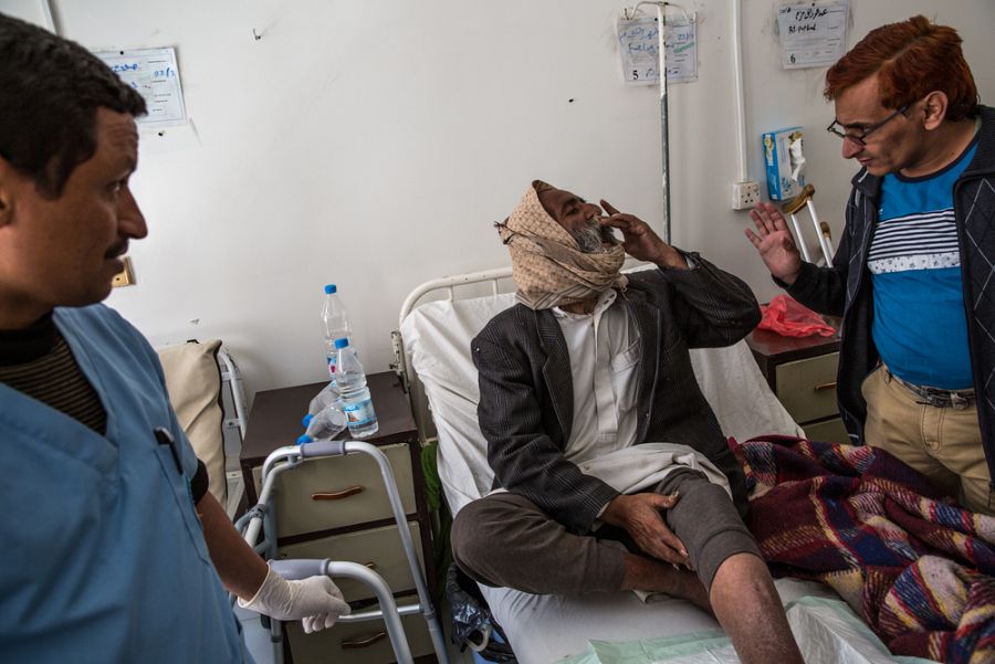 Visita médica a los pacientes del hospital de Jamer, otro centro gestionado por MSF en Sadaa