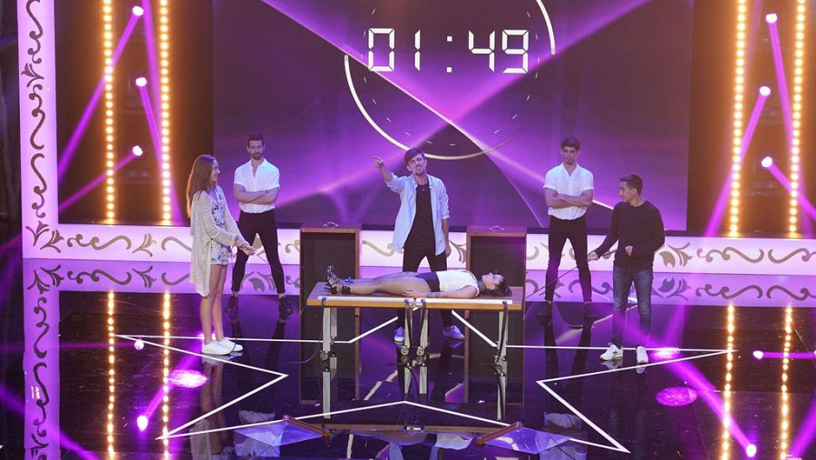 Los concursantes de 'Pura Magia' durante uno de los números