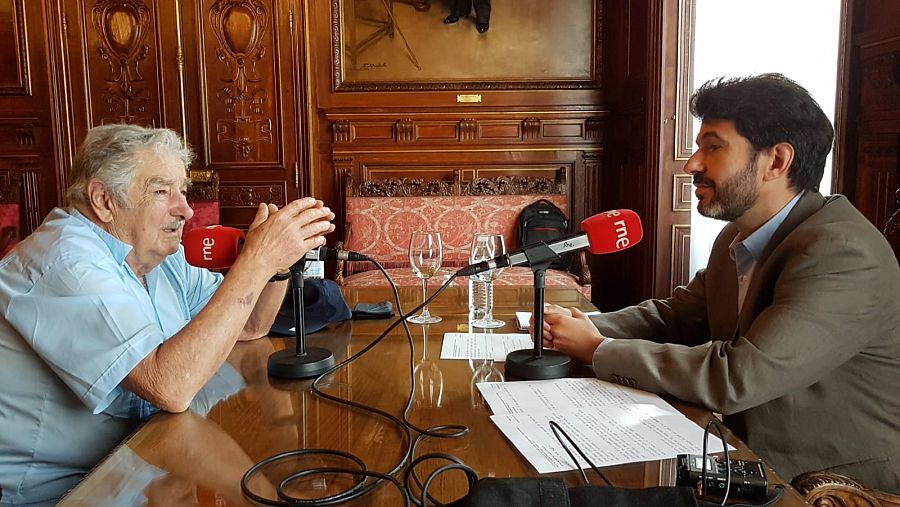 El expresidente uruguayo José Mujica, durante la entrevista con 'Cinco continentes', de RNE