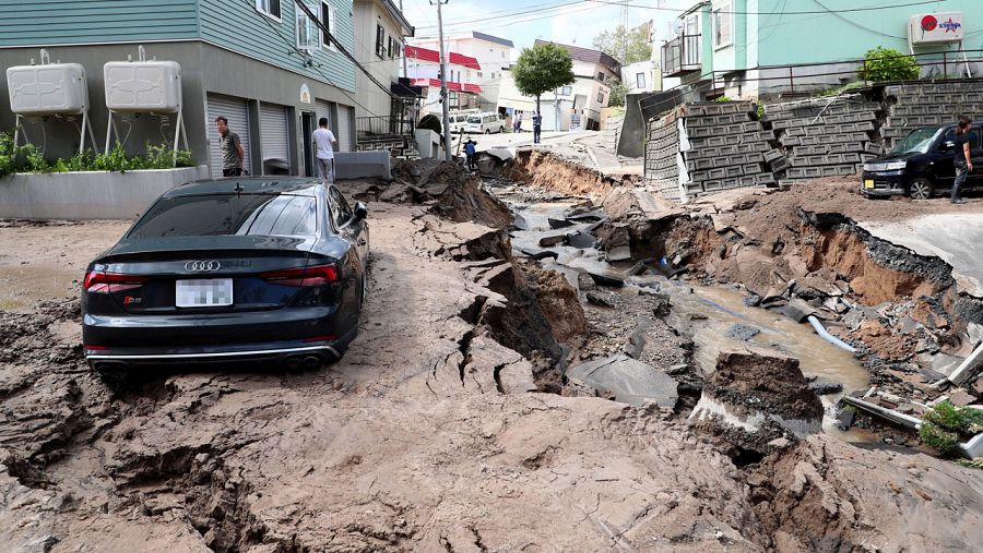 Al menos dos muertos y 40 desaparecidos por un fuerte seísmo en el norte de Japón