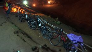 Bicicletas en la entrada de la cueva