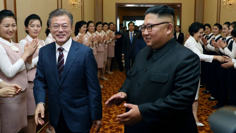 El presidente de Corea del Sur,  Moon Jae-in, y el líder de Corea del Norte, Kim Jong Un, en Pyongyang.