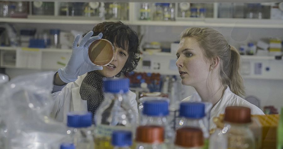 En el laboratorio de Emmanuelle Charpentier