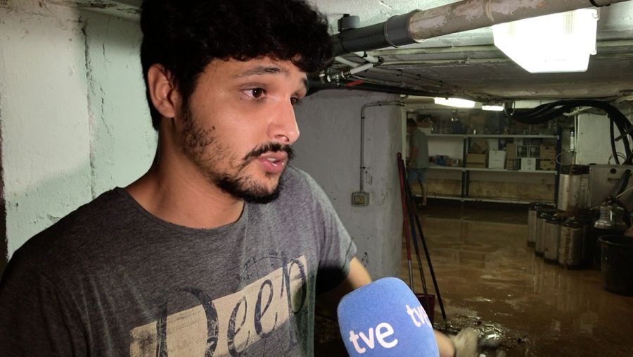 Andrés Martorell, del restaurante Cuatro fogones, trata de recuperar la normalidad tras las inundaciones