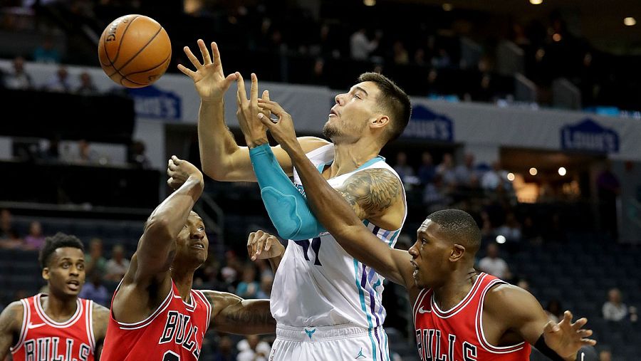 Willy Hernándgómez, en un partido de pretemporada contra Chicago Bulls