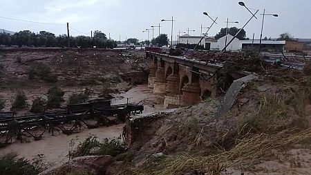 Imagen del estado del puente de la vía del tren en Aguadulce (Sevilla)