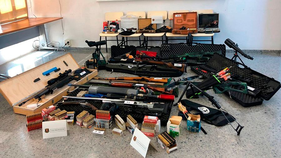 Armas encontradas en el domicilio del detenido