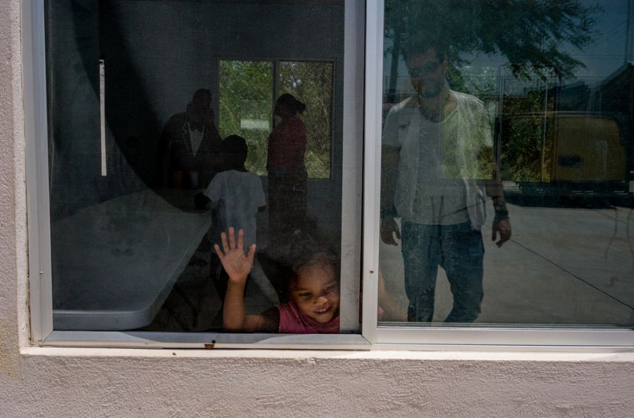 Niños migrantes en el refugio 