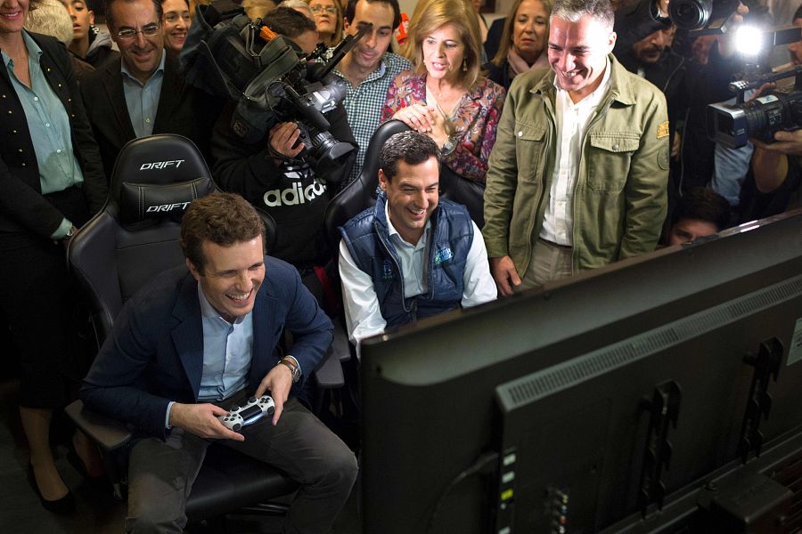 Casado y Moreno juegan a los videojuegos en Málaga