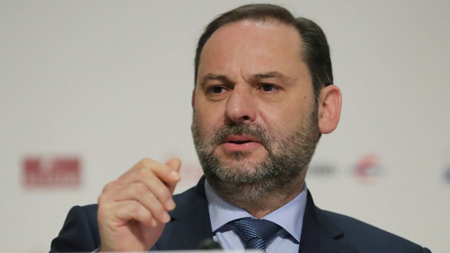 El ministro de Fomento, José Luis Ábalos, durante su intervención en un desayuno informativo
