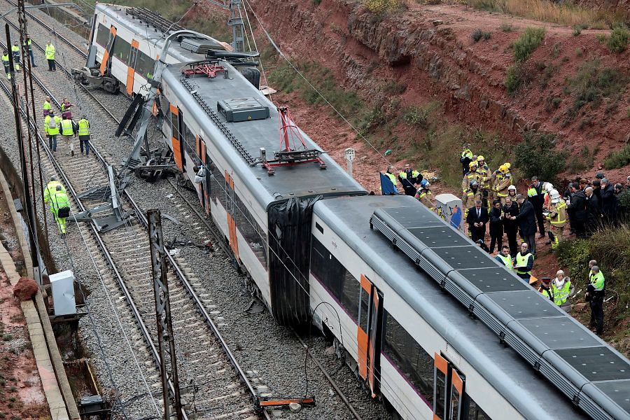 EL DESCARRILAMIENTO DE UN TREN DEJA UN MUERTO Y 44 HERIDOS, LA MAYORIA LEVES