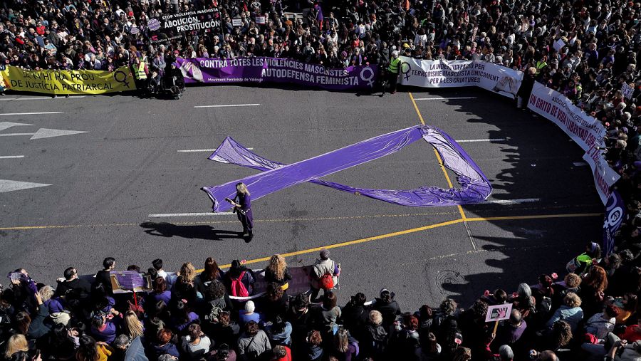 Miles de personas se manifiestan en el centro de Valencia