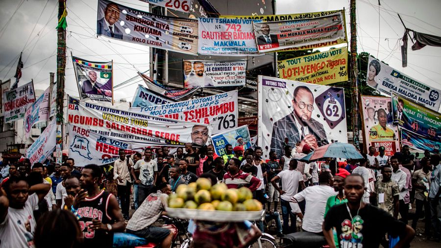 Carteles electorales en las calles del distrito de Ndjili, Kinshasa.