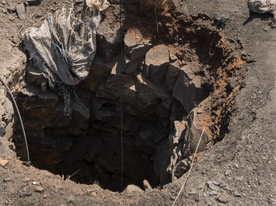 Al menos 2.000 familias viven de explotar por su cuenta y riesgo 4.000 pozos clandestinos.