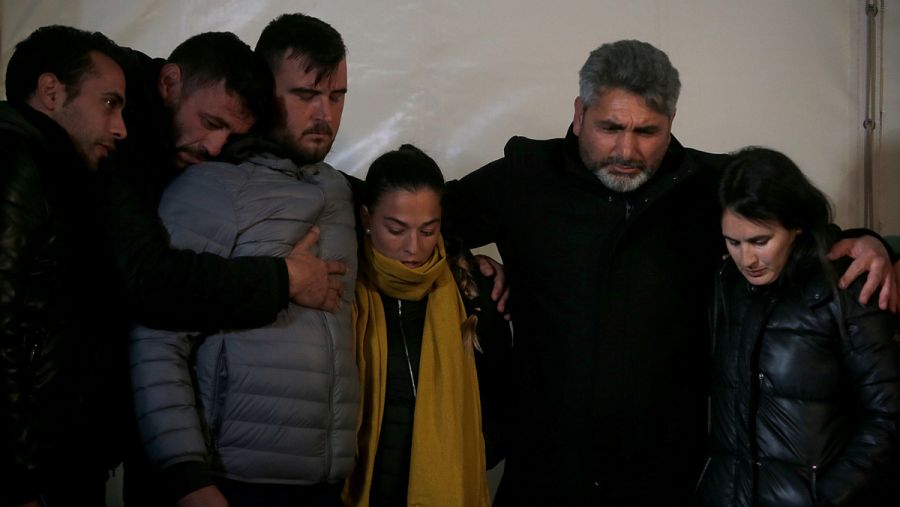 Los padres de Julen, arropados en una vigilia en Totalán, para darles fuerzas en la fase final del rescate de Julen