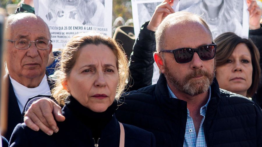 Los padres de Marta del Castillo y el abuelo (i), en la manifestación convocada por la familia para pedir la repetición del juicio por el asesinato de la joven