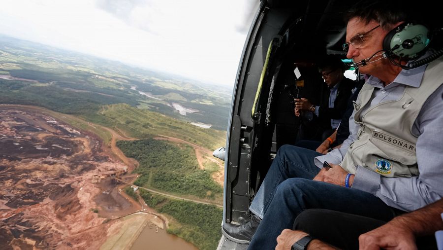 El presidente de Brasil, Jair Bolsonaro, ha sobrevolado la zona afectada en helicóptero