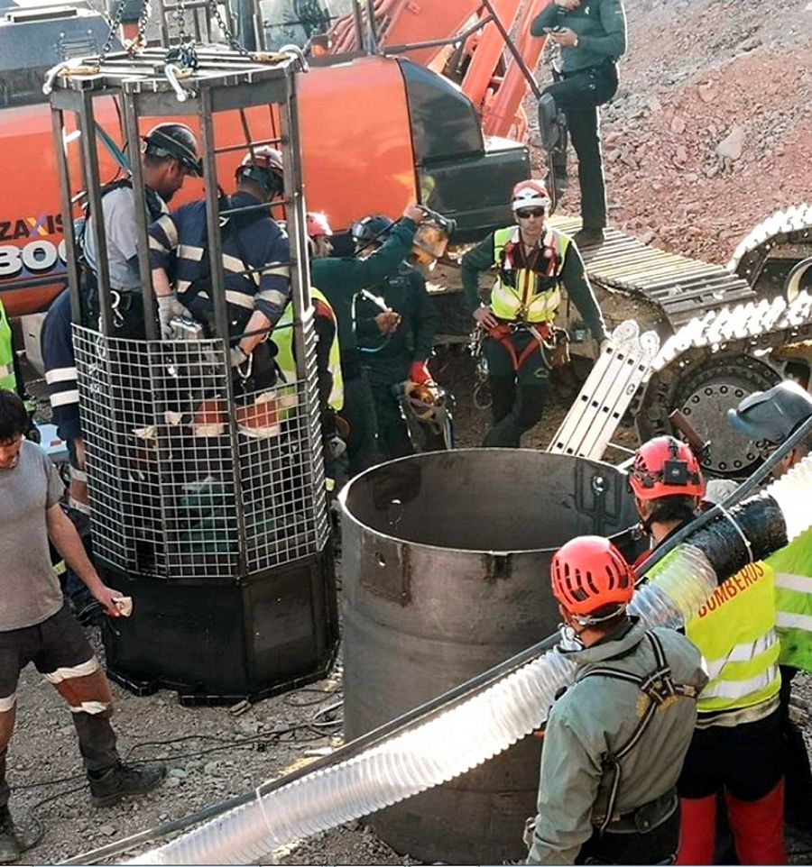 Los mineros inician sus trabajos para rescatar a Julen en Totalán (Málaga)