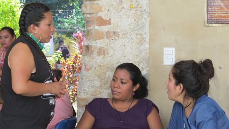 Teodora Vásquez y Elsi Rosales en la sede de la Agrupación Ciudadana de El Salvador