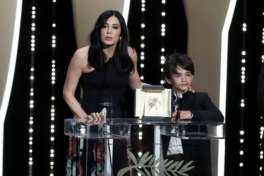 Nadine Labaki y el niño-actor Zain Al Rafeea, con el Premio del Jurado del Festival de Cannes.