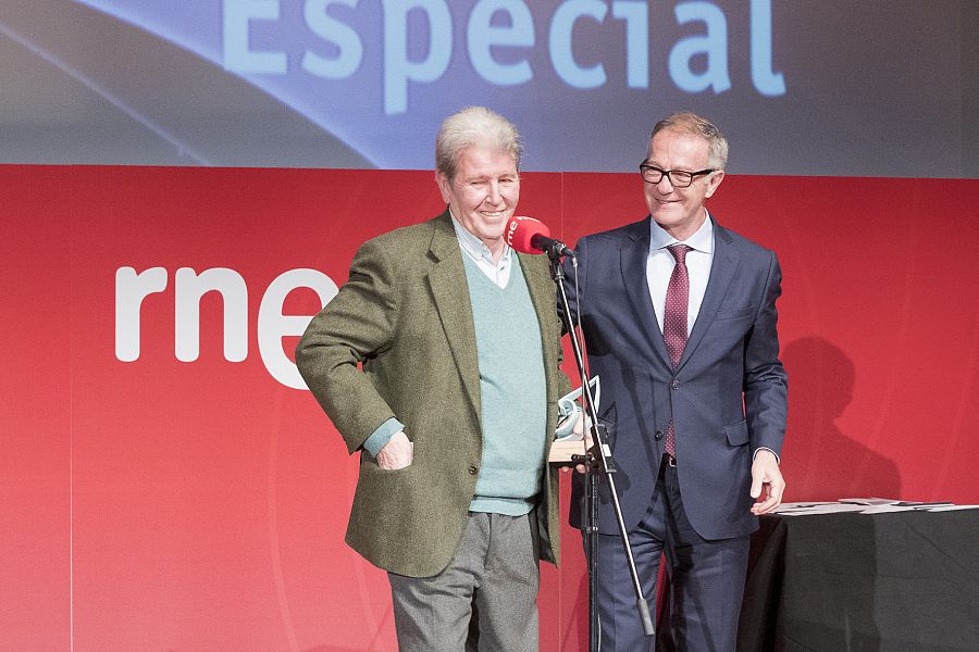 Jorge Herralde recibió el Premio Especial de manos del ministro de Cultura