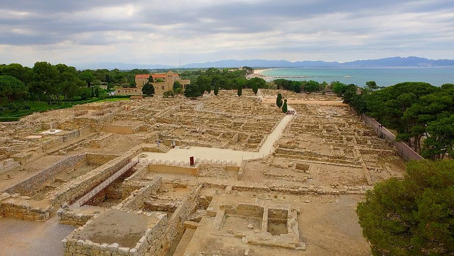 La serie utiliza ciudades modernas y yacimientos arqueológicos de todo el imperio