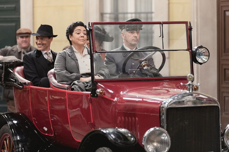 Llegada de los nuevos vecinos: la familia Domínguez