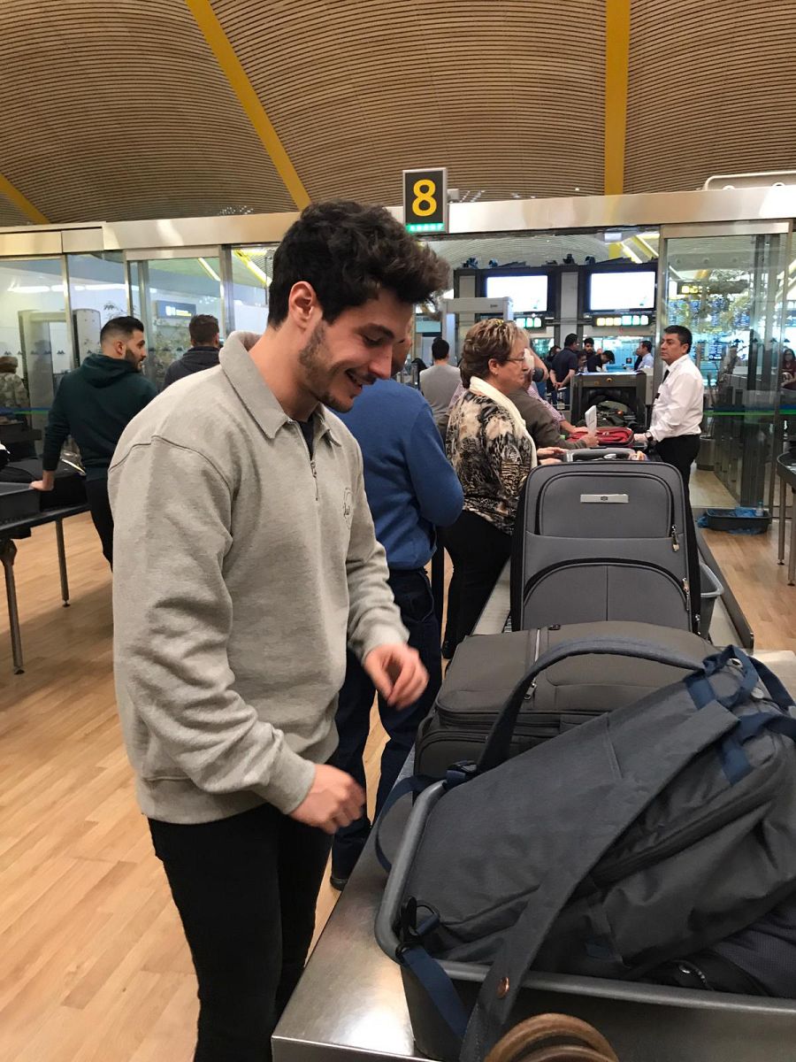 Miki en el aeropuerto este lunes