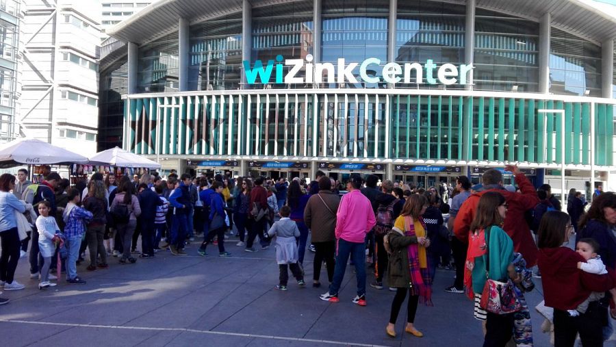 Colas en la puerta del Wizink Center previa al Estudiantes - Magec Tias