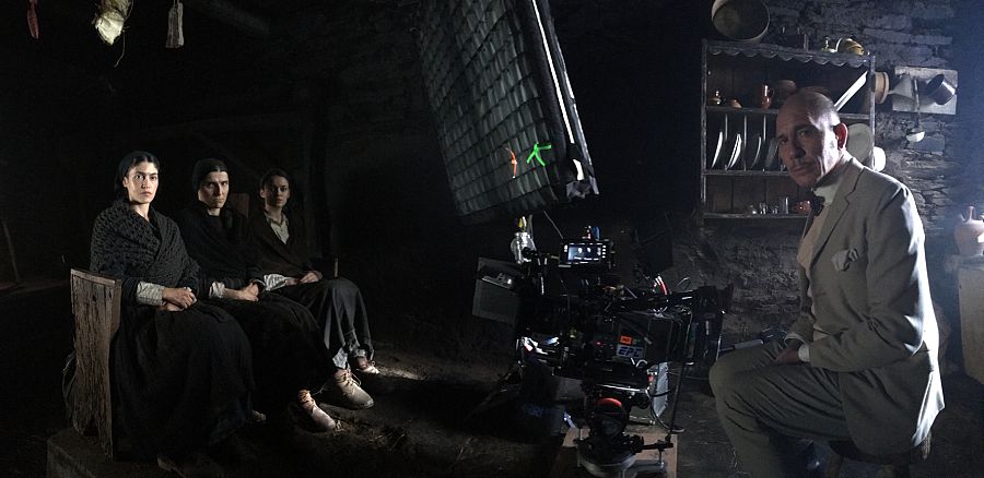 Nerea Barros y Darío Grandinetti en el rodaje de 'El Santa Isabel'