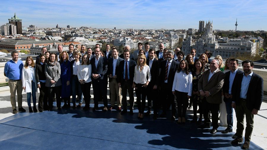 Pablo Casado posa junto a los cabeza de lista del PP para las elecciones generales del 28 de abril
