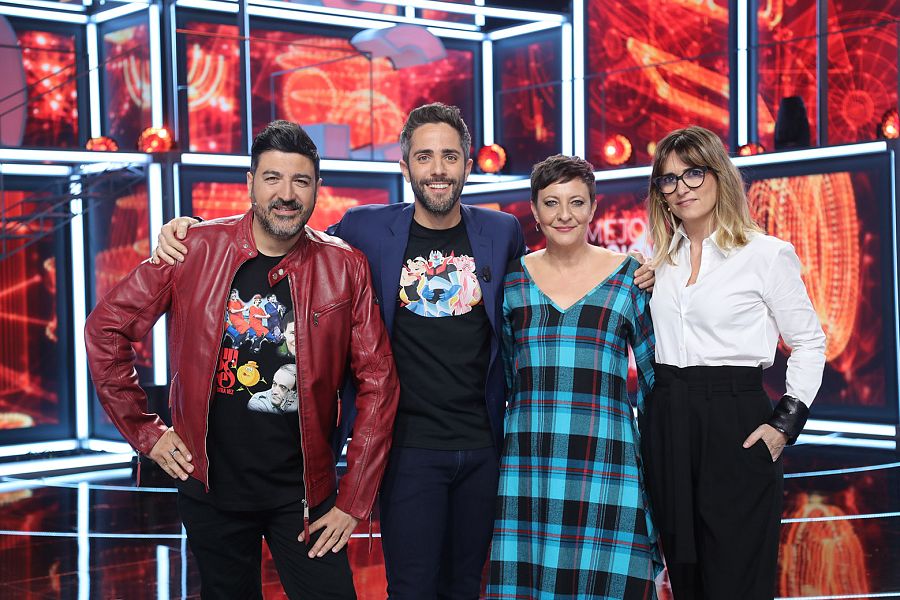 Roberto Leal y el jurado de la sexta gala