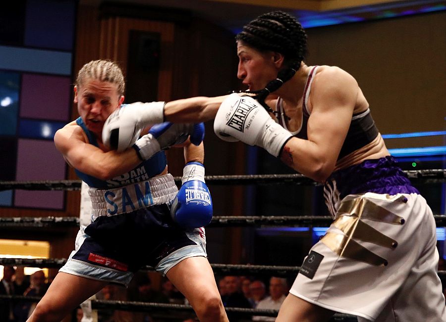 Impacto de Miriam en la cara de su rival