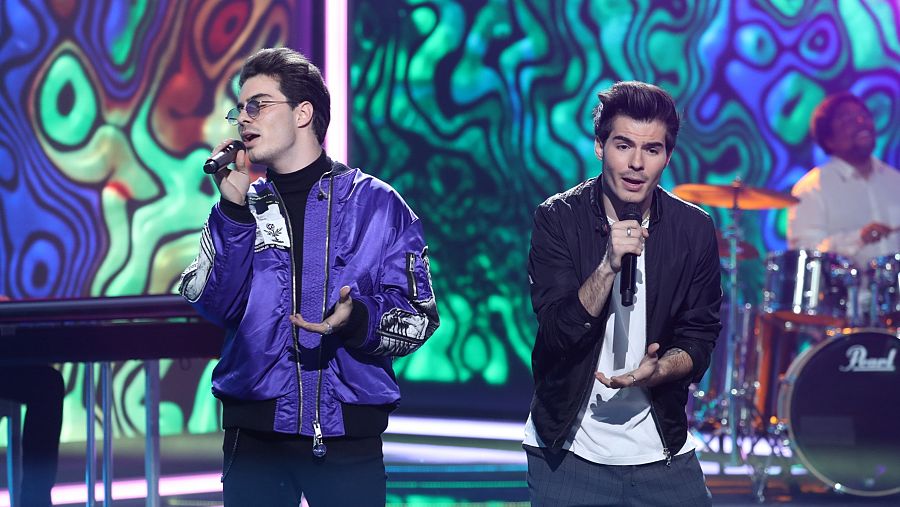 Gemeliers cantan 'Vivir mi vida'