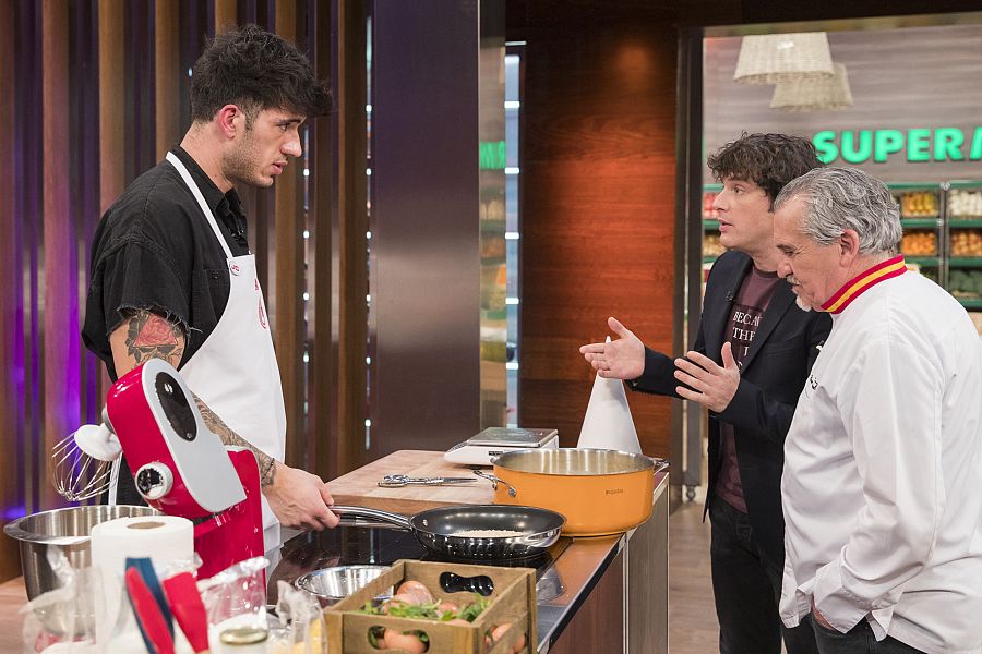Torreblanca supervisa la croquembouche de Aleix