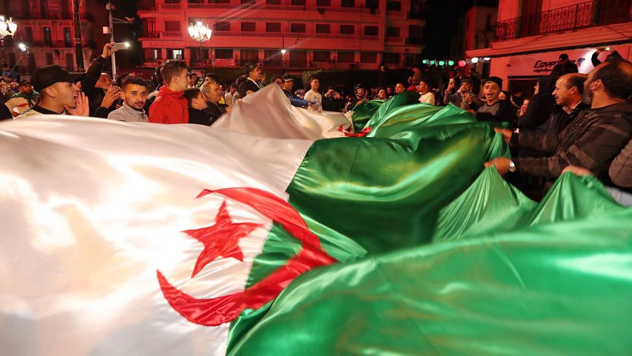 Abdelaziz Buteflika dimite como presidente de Argelia