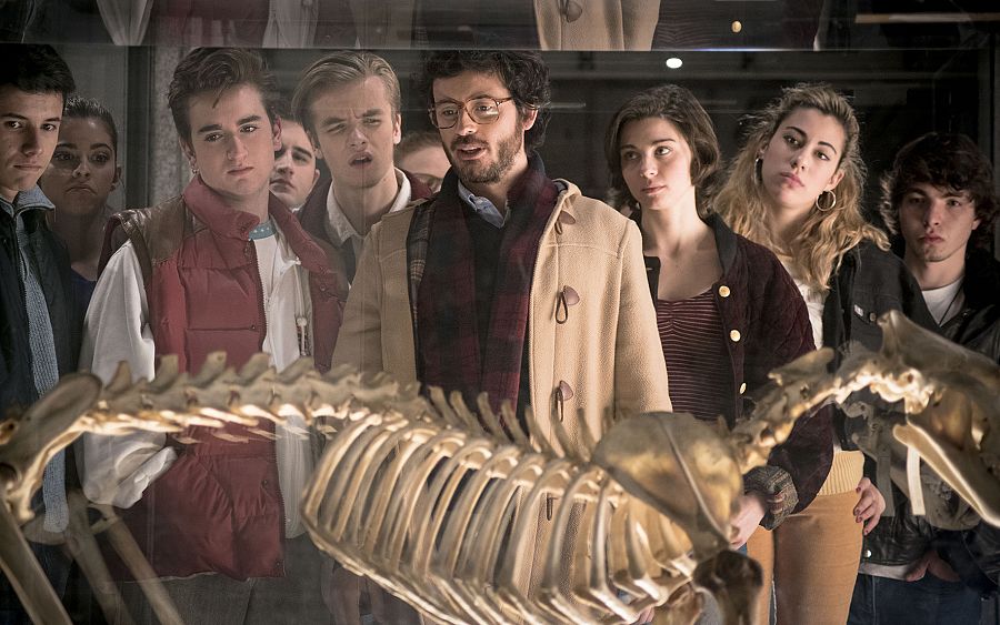 María habla con Salva.