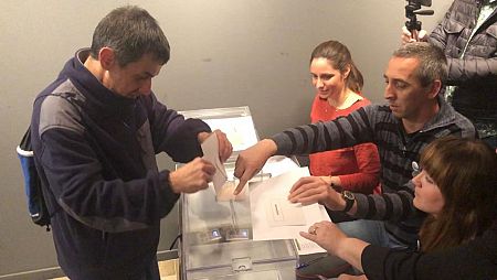 Personas con discapacidad intelectual ensayan cómo votar en Logroño