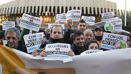 Protesta ante el Constitucional para exigir una reforma de la LOREG que permita votar a todas las personas con discapacidad intelectual