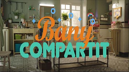 'Bany compartit' és una 'sitcom' que mostra les vivències de quatre joves estudiants a través de l'únic bany del pis on viuen.
