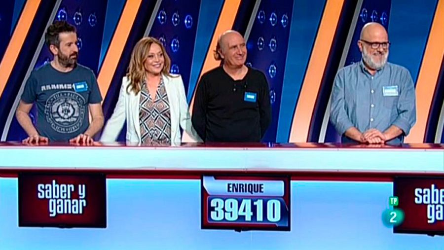 Pilar y el resto de concursantes con Enrique