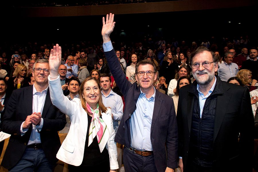 Mariano Rajoy, junto a Ana Pastor y Alberto Núñez Feijóo, en un mitin en Pontevedra