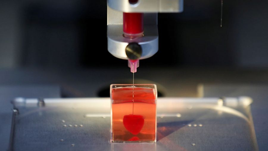 Para imprimir el corazón en 3D, se parte de una pequeña biopsia de tejido graso del paciente.