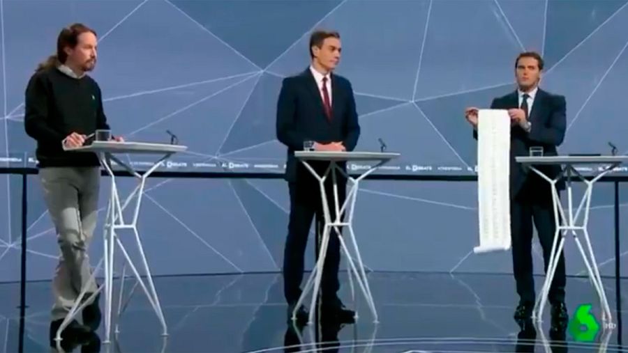 Rivera mostró una lista que, según él, contenía los casos de corrupción que afectan al PSOE.